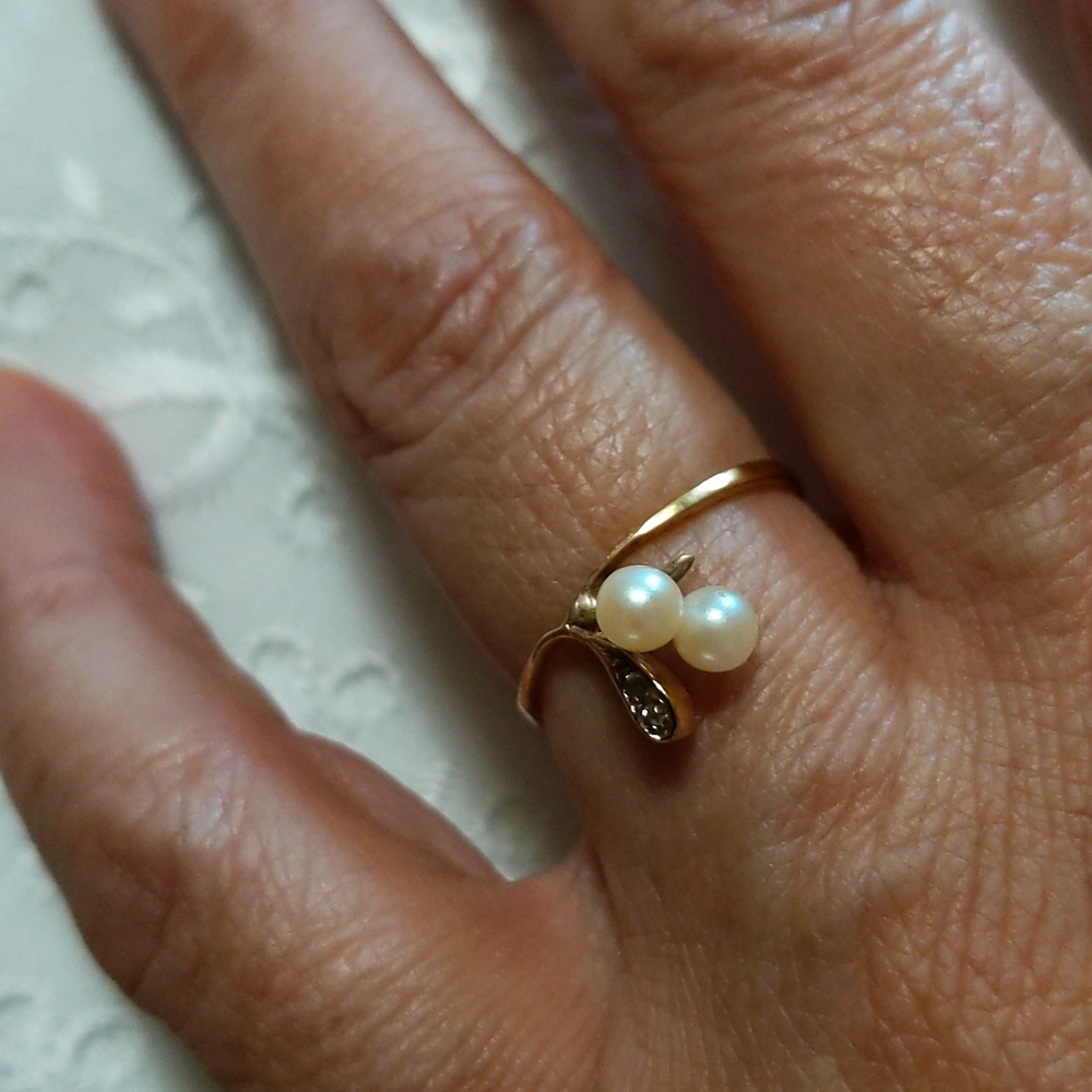 Genuine Pearl gold ring